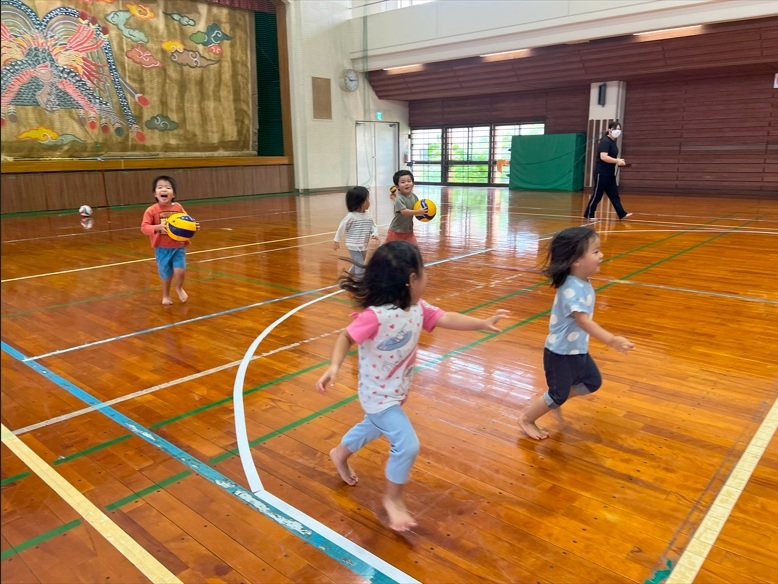 天候に左右されず、のびのびと遊べる